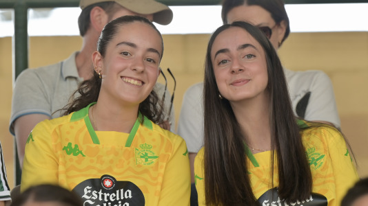 Cientos de seguidores animaron al equipo blanquiazul en A Magdalena