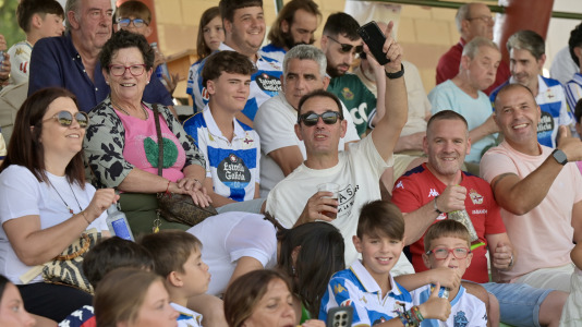Cientos de seguidores animaron al equipo blanquiazul en A Magdalena