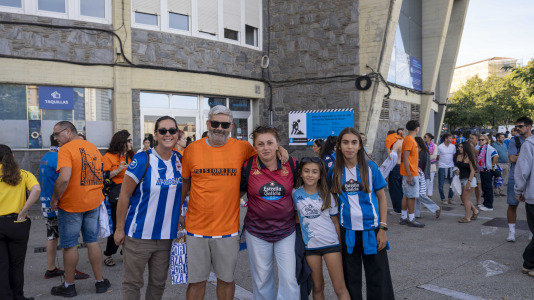 Hubo gran ambiente en la previa del Deportivo-Elche a pesar de ser lunes