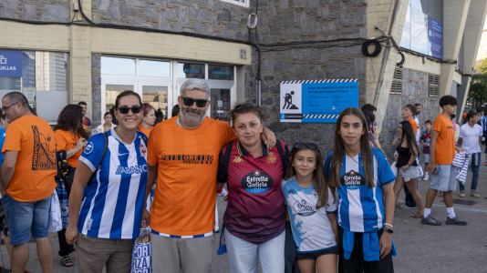 Hubo gran ambiente en la previa del Deportivo-Elche a pesar de ser lunes