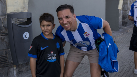 Hubo gran ambiente en la previa del Deportivo-Elche a pesar de ser lunes