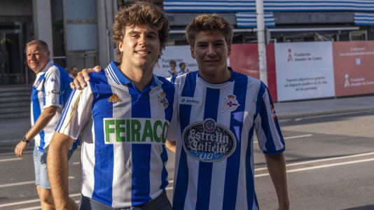 Hubo gran ambiente en la previa del Deportivo-Elche a pesar de ser lunes