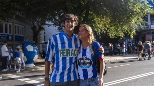Hubo gran ambiente en la previa del Deportivo-Elche a pesar de ser lunes