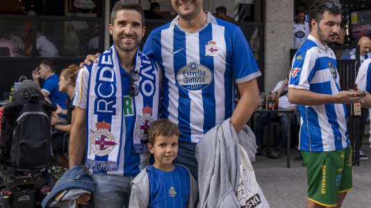 Hubo gran ambiente en la previa del Deportivo-Elche a pesar de ser lunes