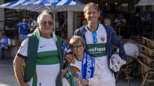 Hubo gran ambiente en la previa del Deportivo-Elche a pesar de ser lunes