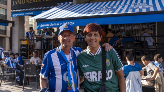 Hubo gran ambiente en la previa del Deportivo-Elche a pesar de ser lunes