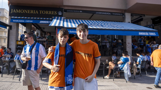 Hubo gran ambiente en la previa del Deportivo-Elche a pesar de ser lunes