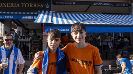 Hubo gran ambiente en la previa del Deportivo-Elche a pesar de ser lunes