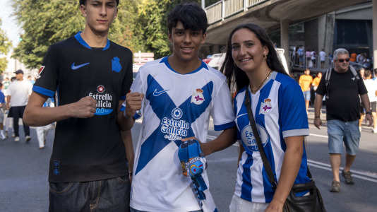 Hubo gran ambiente en la previa del Deportivo-Elche a pesar de ser lunes