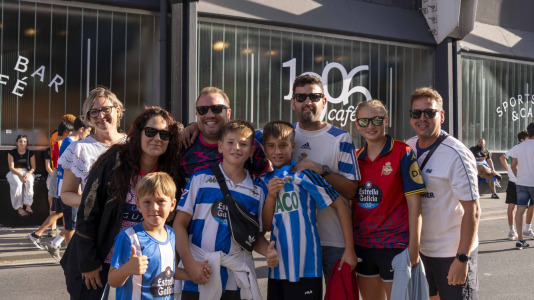 Hubo gran ambiente en la previa del Deportivo-Elche a pesar de ser lunes
