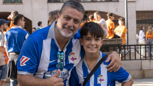 Hubo gran ambiente en la previa del Deportivo-Elche a pesar de ser lunes
