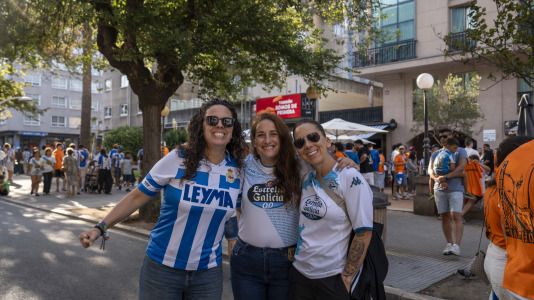Hubo gran ambiente en la previa del Deportivo-Elche a pesar de ser lunes