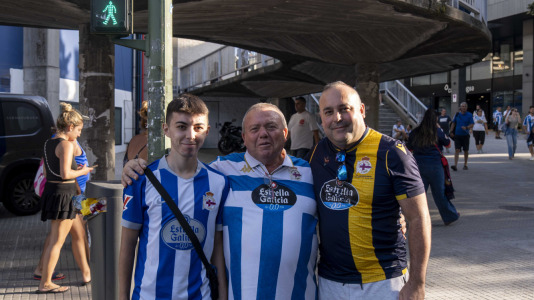 Hubo gran ambiente en la previa del Deportivo-Elche a pesar de ser lunes