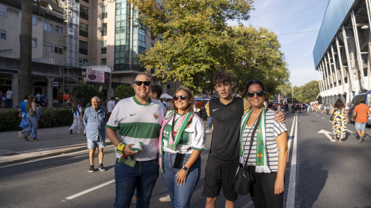 Hubo gran ambiente en la previa del Deportivo-Elche a pesar de ser lunes