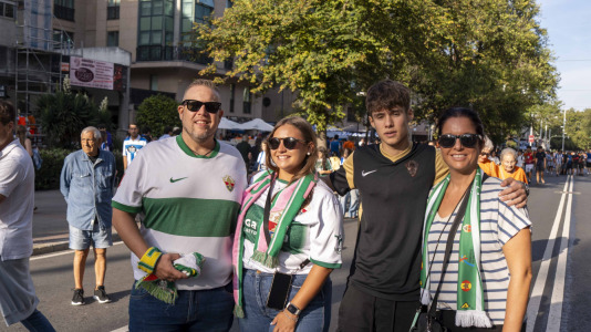 Hubo gran ambiente en la previa del Deportivo-Elche a pesar de ser lunes