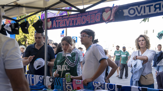 Hubo gran ambiente en la previa del Deportivo-Elche a pesar de ser lunes