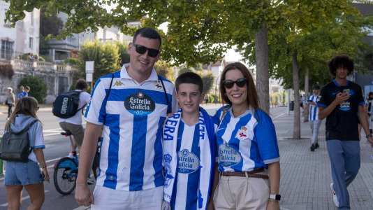 Hubo gran ambiente en la previa del Deportivo-Elche a pesar de ser lunes