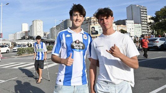 Hubo gran ambiente en la previa del Deportivo-Elche a pesar de ser lunes