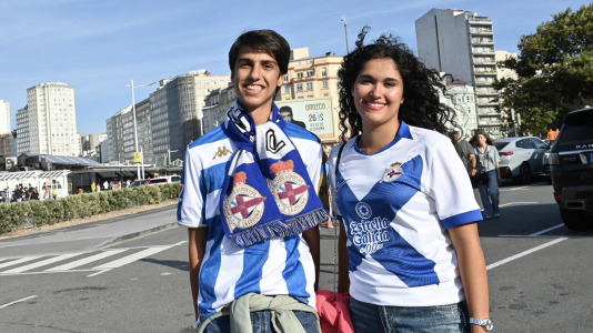 Hubo gran ambiente en la previa del Deportivo-Elche a pesar de ser lunes