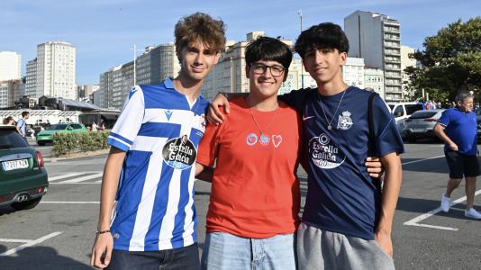 Hubo gran ambiente en la previa del Deportivo-Elche a pesar de ser lunes