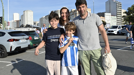 Hubo gran ambiente en la previa del Deportivo-Elche a pesar de ser lunes