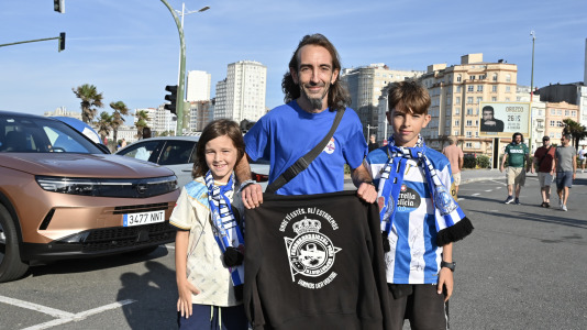Hubo gran ambiente en la previa del Deportivo-Elche a pesar de ser lunes