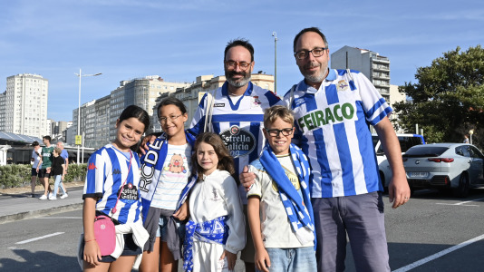 Hubo gran ambiente en la previa del Deportivo-Elche a pesar de ser lunes