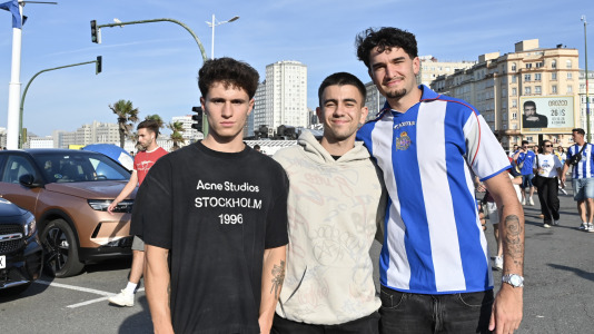 Hubo gran ambiente en la previa del Deportivo-Elche a pesar de ser lunes