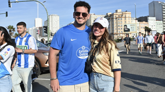 Hubo gran ambiente en la previa del Deportivo-Elche a pesar de ser lunes