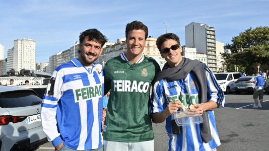 Hubo gran ambiente en la previa del Deportivo-Elche a pesar de ser lunes