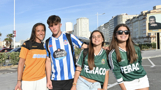 Hubo gran ambiente en la previa del Deportivo-Elche a pesar de ser lunes