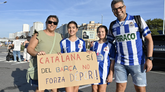 Hubo gran ambiente en la previa del Deportivo-Elche a pesar de ser lunes