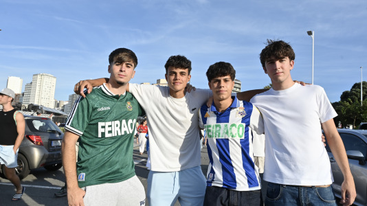 Hubo gran ambiente en la previa del Deportivo-Elche a pesar de ser lunes