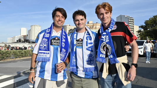 Hubo gran ambiente en la previa del Deportivo-Elche a pesar de ser lunes