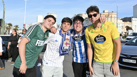 Hubo gran ambiente en la previa del Deportivo-Elche a pesar de ser lunes