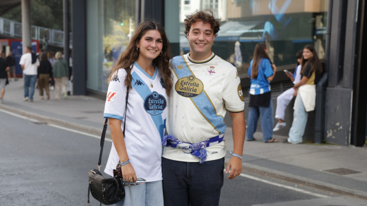 Más de 10.000 seguidores se dieron cita en Riazor para el amistoso de este viernes