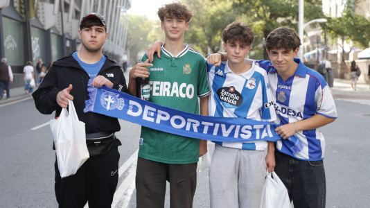 Más de 10.000 seguidores se dieron cita en Riazor para el amistoso de este viernes
