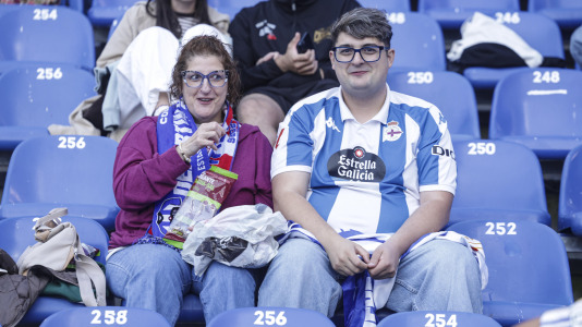 Más de 10.000 seguidores se dieron cita en Riazor para el amistoso de este viernes
