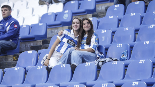 Más de 10.000 seguidores se dieron cita en Riazor para el amistoso de este viernes