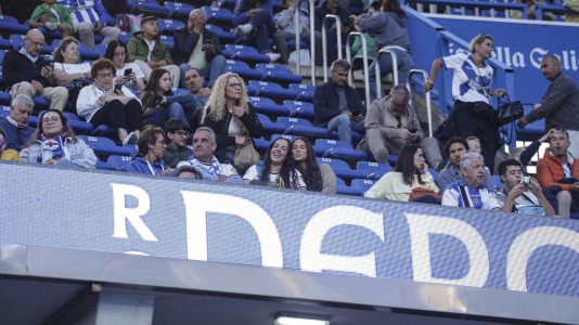 Más de 10.000 seguidores se dieron cita en Riazor para el amistoso de este viernes