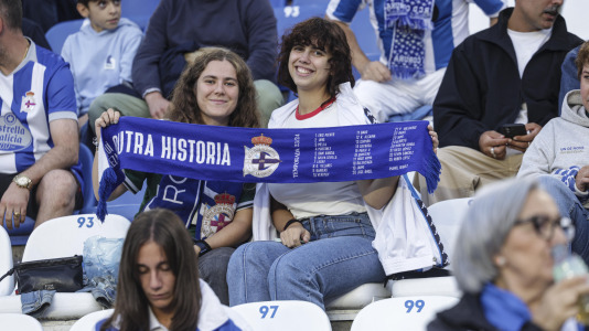Más de 10.000 seguidores se dieron cita en Riazor para el amistoso de este viernes
