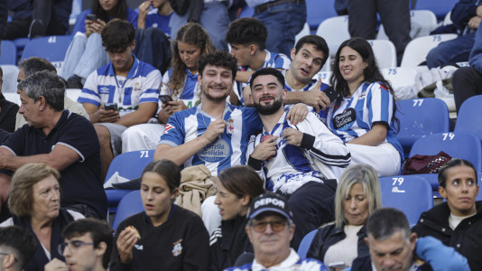 Más de 10.000 seguidores se dieron cita en Riazor para el amistoso de este viernes