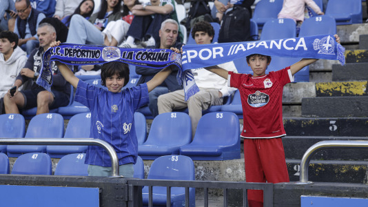 Más de 10.000 seguidores se dieron cita en Riazor para el amistoso de este viernes