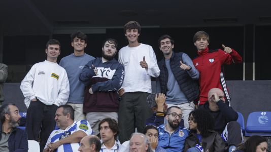 Más de 10.000 seguidores se dieron cita en Riazor para el amistoso de este viernes
