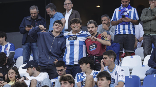 Más de 10.000 seguidores se dieron cita en Riazor para el amistoso de este viernes