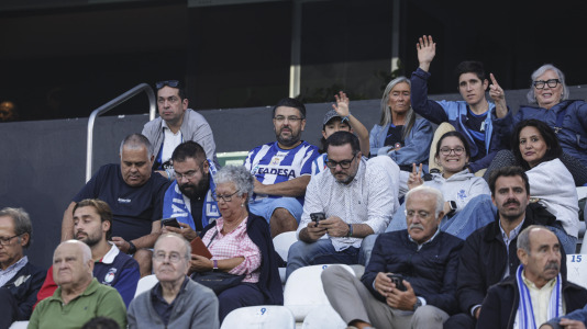 Más de 10.000 seguidores se dieron cita en Riazor para el amistoso de este viernes