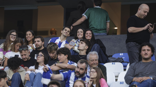 Más de 10.000 seguidores se dieron cita en Riazor para el amistoso de este viernes