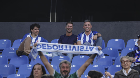 Más de 10.000 seguidores se dieron cita en Riazor para el amistoso de este viernes