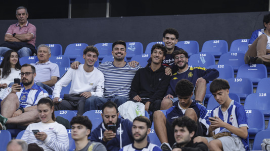 Más de 10.000 seguidores se dieron cita en Riazor para el amistoso de este viernes