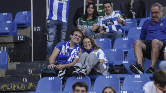 Más de 10.000 seguidores se dieron cita en Riazor para el amistoso de este viernes